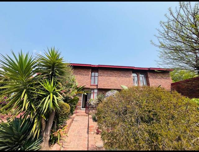 2 BEDROOM TOWNHOUSE FOR SALE IN THE HILL